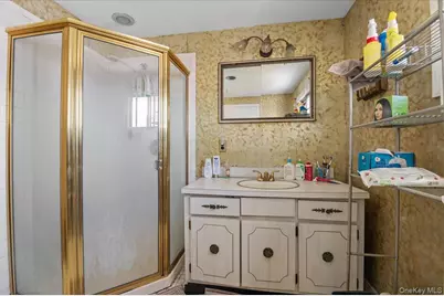 450 Chestnut Lane, East Meadow, NY 11554 - Photo 21