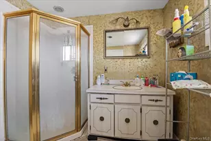 450 Chestnut Ln, East Meadow, NY 11554 - Photo 21