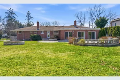 137 Burr Road, East Northport, NY 11731 - Photo 29