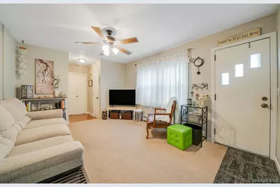 11 Rosemont Avenue, Farmingville, NY 11738 - Photo 5