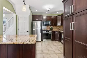 5 Burbury Ln, Great Neck, NY 11023 - Photo 13