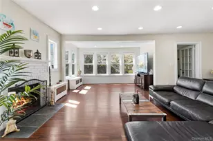 5 Burbury Ln, Great Neck, NY 11023 - Photo 9