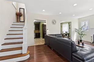 5 Burbury Ln, Great Neck, NY 11023 - Photo 5