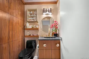 86 Dove Hill Dr, Manhasset, NY 11030 - Photo 9