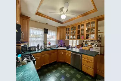 372 E 235th Street, Bronx, NY 10470 - Photo 3