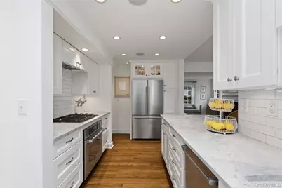 32 Kingsbury Road, New Rochelle, NY 10804 - Photo 11