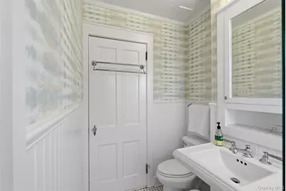 32 Kingsbury Road, New Rochelle, NY 10804 - Photo 17