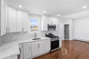 22 Colonial Ave, Freeport, NY 11520 - Photo 21