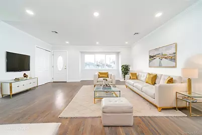 8 Spector Lane, Plainview, NY 11803 - Photo 5