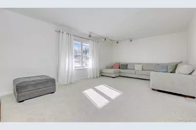 104 Bon Aire Circle W #8L, Suffern, NY 10901 - Photo 5