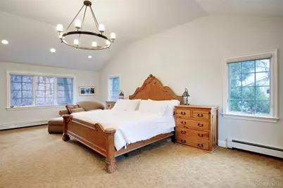 330 Chestnut Drive, East Hills, NY 11576 - Photo 15