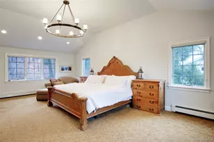 330 Chestnut Dr, East Hills, NY 11576 - Photo 15