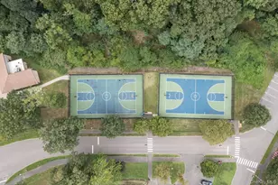 330 Chestnut Dr, East Hills, NY 11576 - Photo 37