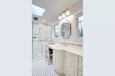 330 Chestnut Drive, East Hills, NY 11576 - Photo 21