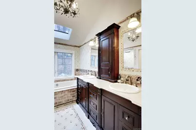 330 Chestnut Drive, East Hills, NY 11576 - Photo 17