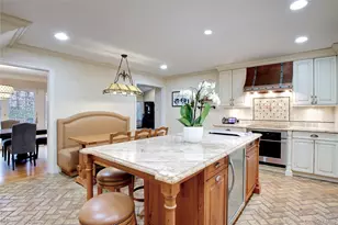 330 Chestnut Dr, East Hills, NY 11576 - Photo 11