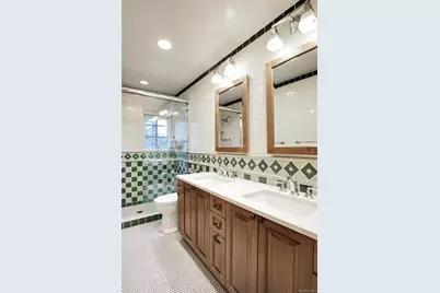 330 Chestnut Drive, East Hills, NY 11576 - Photo 23