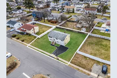 42 Centerwood Street, West Babylon, NY 11704 - Photo 29