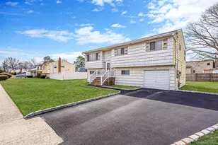 42 Centerwood St, West Babylon, NY 11704 - Photo 3