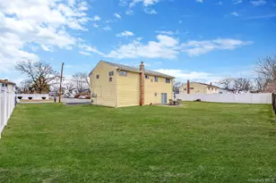 42 Centerwood St, West Babylon, NY 11704 - Photo 27