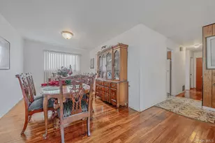 42 Centerwood St, West Babylon, NY 11704 - Photo 7