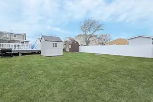 19 Kent Pl, Amityville, NY 11701 - Photo 13