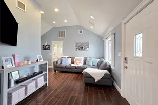 19 Kent Pl, Amityville, NY 11701 - Photo 3