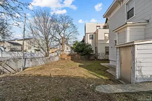 11 Lafayette Pl, Yonkers, NY 10701 - Photo 13