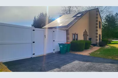 98 Sutton Park Road, Poughkeepsie, NY 12603 - Photo 3