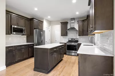 32 Florida Avenue, Medford, NY 11763 - Photo 5