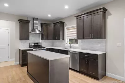 32 Florida Avenue, Medford, NY 11763 - Photo 7