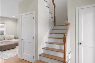 32 Florida Ave, Medford, NY 11763 - Photo 3