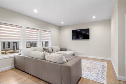 32 Florida Avenue, Medford, NY 11763 - Photo 9