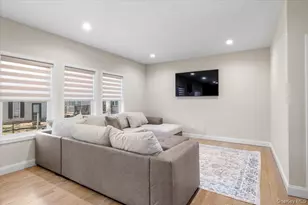 32 Florida Ave, Medford, NY 11763 - Photo 9