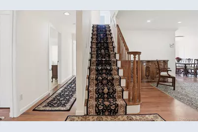 23 Hartley Road, Great Neck, NY 11023 - Photo 7