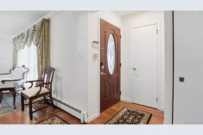 23 Hartley Road, Great Neck, NY 11023 - Photo 5