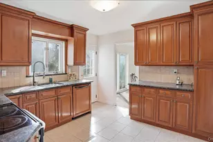 23 Hartley Rd, Great Neck, NY 11023 - Photo 13