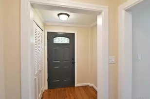 9 Koster Ct, Huntington Station, NY 11746 - Photo 3