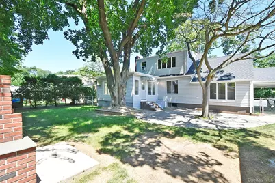 9 Koster Court, Huntington Station, NY 11746 - Photo 17