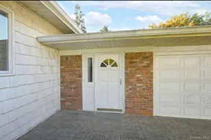 22 Pioneer Blvd, South Huntington, NY 11746 - Photo 3