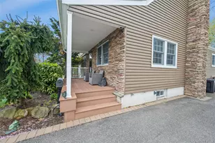 2296 Willow St, Wantagh, NY 11793 - Photo 3