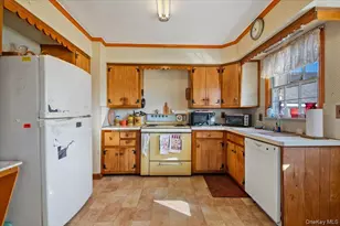 12 Maple Ave, Bethpage, NY 11714 - Photo 9