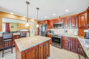 25 Verleye Ave, East Northport, NY 11731 - Photo 9