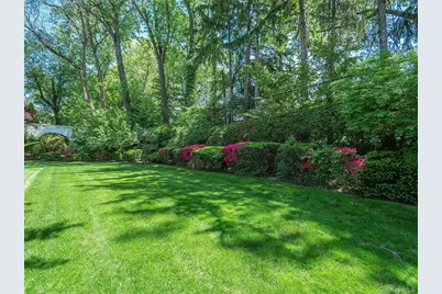 149 Chestnut Road, Manhasset, NY 11030 - Photo 35