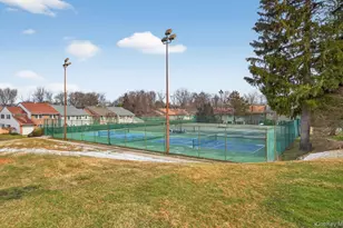 37 Aspen Dr W, Woodbury, NY 11797 - Photo 33