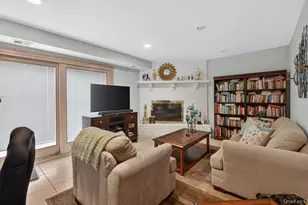 37 Aspen Dr W, Woodbury, NY 11797 - Photo 25