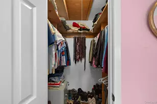 37 Aspen Dr W, Woodbury, NY 11797 - Photo 23