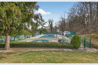 37 Aspen Drive W #37, Woodbury, NY 11797 - Photo 31