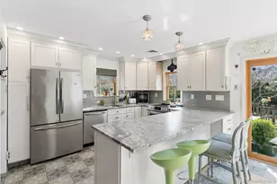 55 Topping Dr, Riverside, NY 11901 - Photo 9