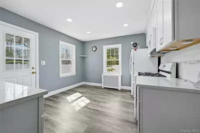 107 Fillmore Street, Centerport, NY 11721 - Photo 7